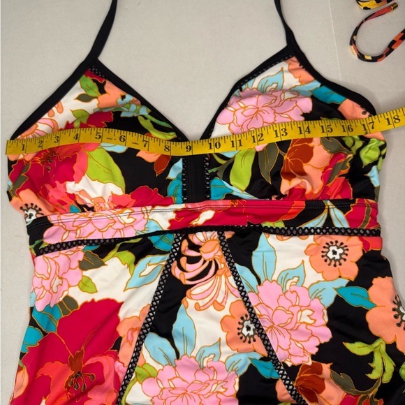 Time And Tru Halter Woman’s Swimsuit One Piece Tropical Print Size 16W - Picture 12 of 13